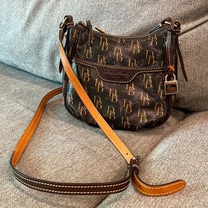 EUC Dooney & Bourke brown crossbody